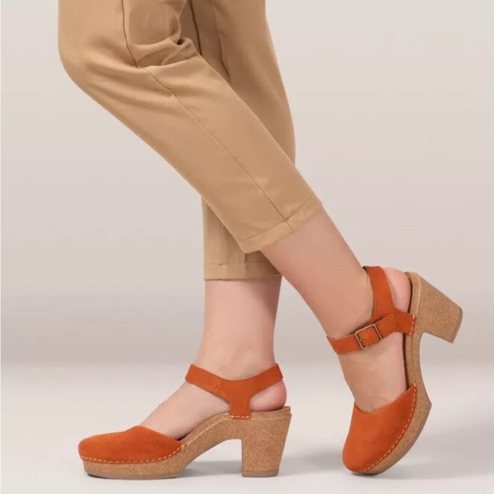 NEW Womens Aetrex Rust Real Leather Closed Toe Heels